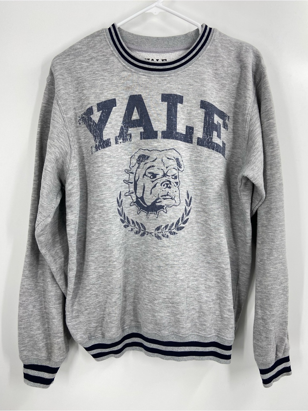Official Yale Sweater Spell out Men’s Medium Gray